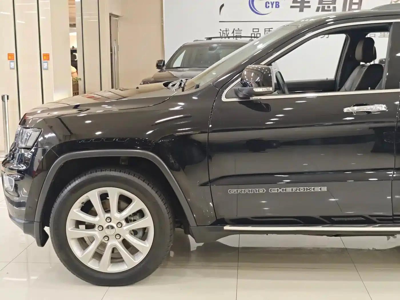 2017 Jeep Grand Cherokee Imported Model 3.0L Comfort Navigation Edition — миниатюра 16