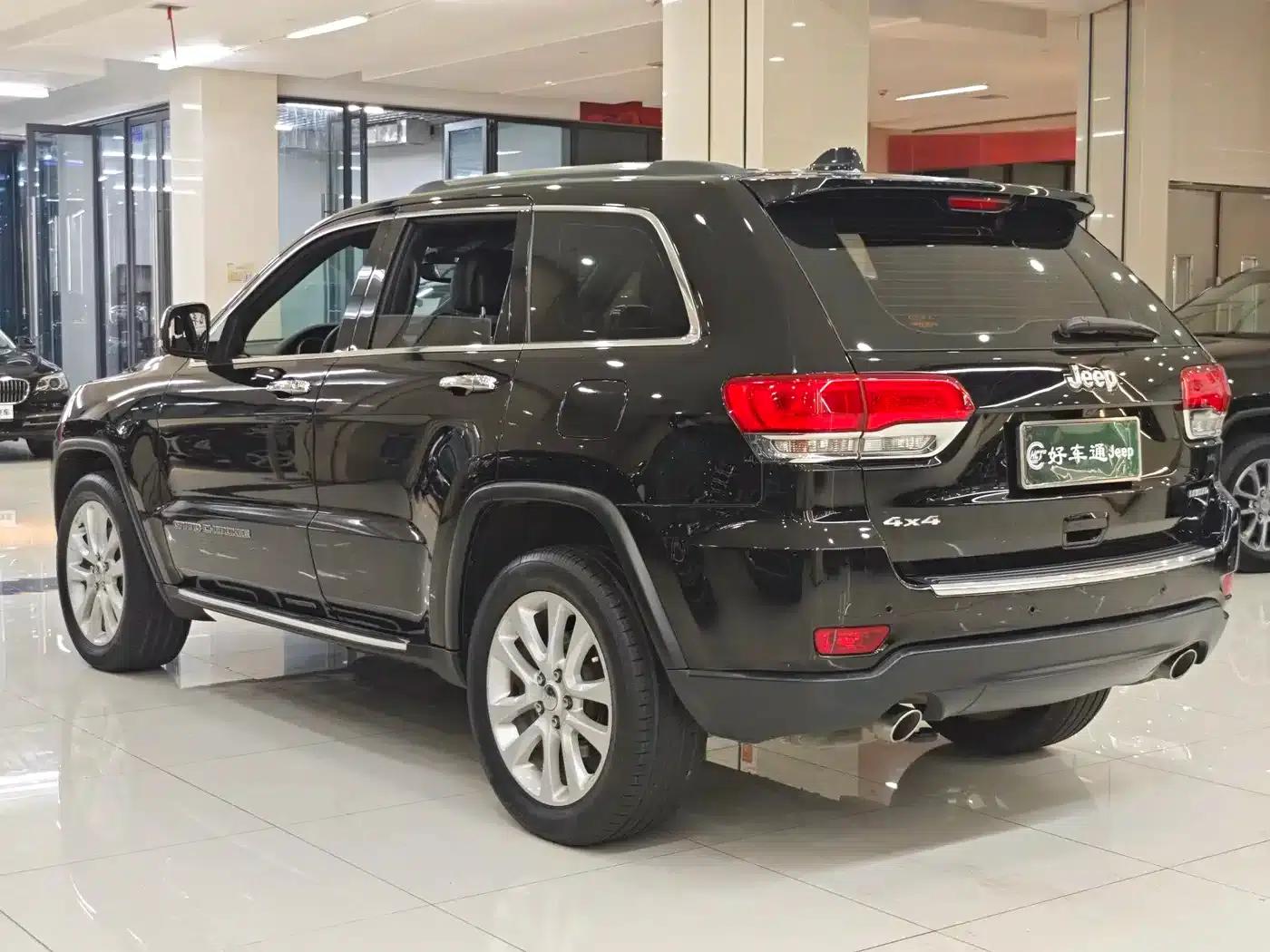 2017 Jeep Grand Cherokee Imported Model 3.0L Comfort Navigation Edition — миниатюра 18
