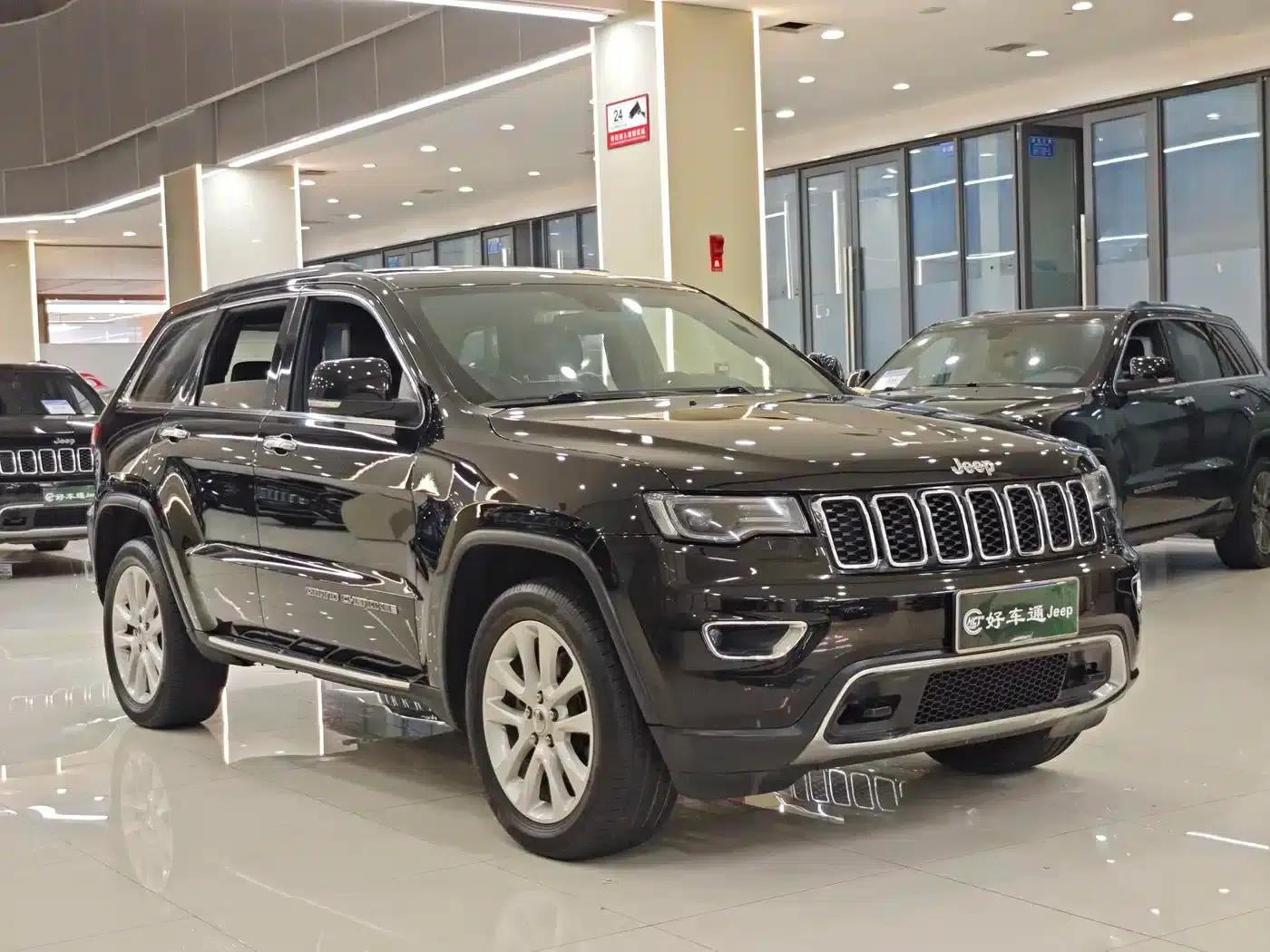 2017 Jeep Grand Cherokee Imported Model 3.0L Comfort Navigation Edition — миниатюра 3