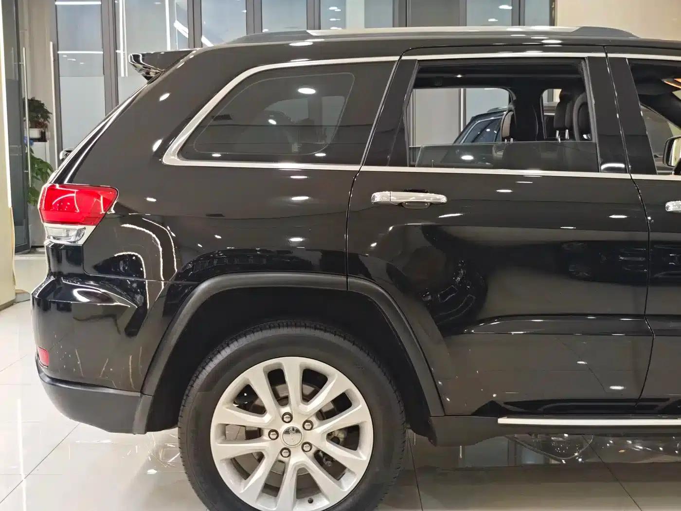 2017 Jeep Grand Cherokee Imported Model 3.0L Comfort Navigation Edition — миниатюра 22