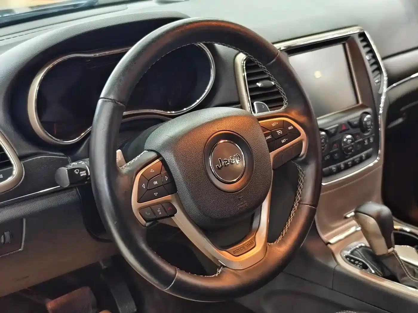 2017 Jeep Grand Cherokee Imported Model 3.0L Comfort Navigation Edition — миниатюра 5
