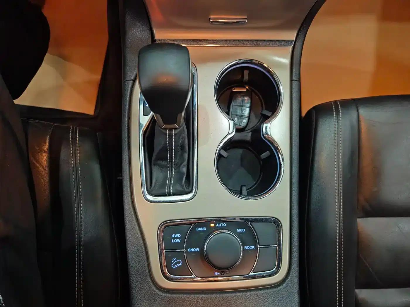 2017 Jeep Grand Cherokee Imported Model 3.0L Comfort Navigation Edition — миниатюра 8