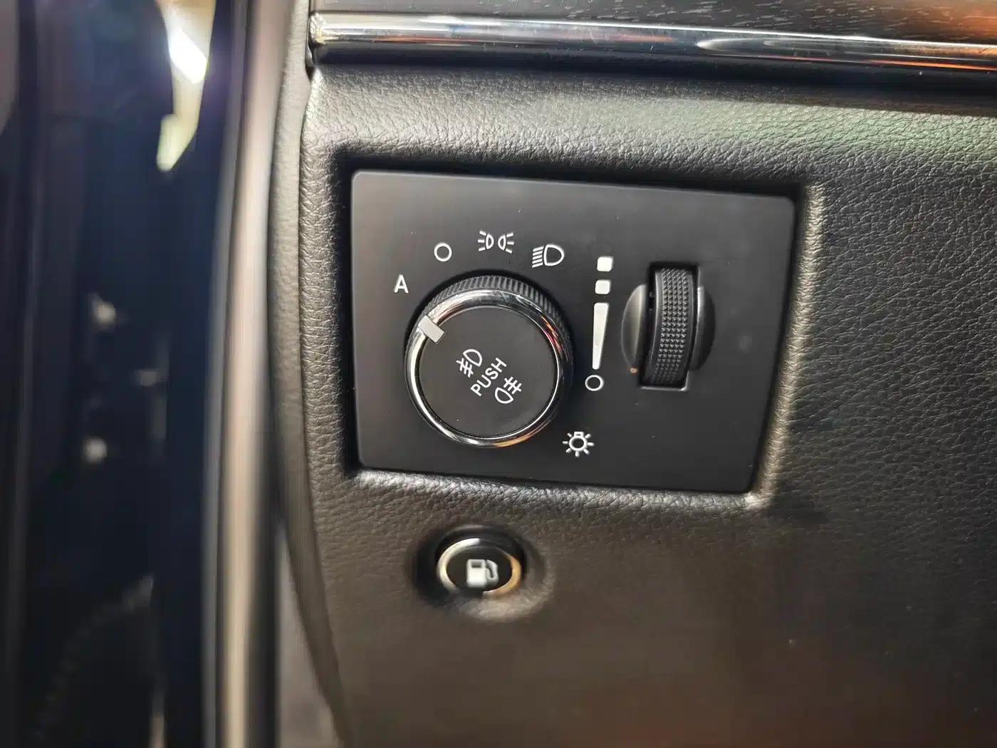 2017 Jeep Grand Cherokee Imported Model 3.0L Comfort Navigation Edition — миниатюра 9