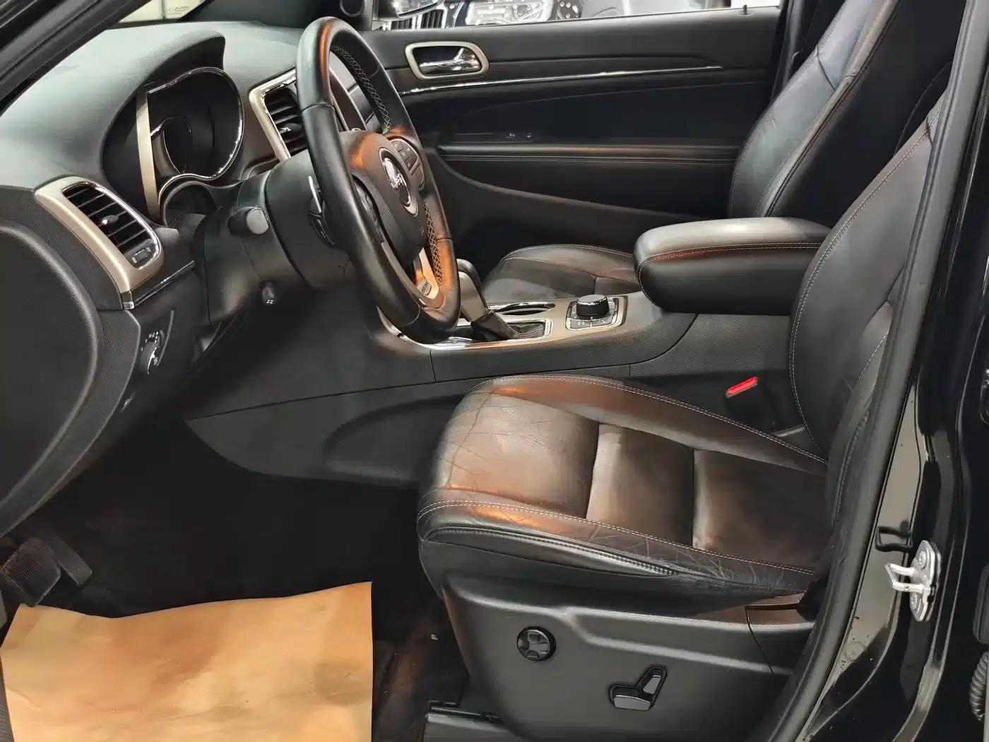 2017 Jeep Grand Cherokee Imported Model 3.0L Comfort Navigation Edition — миниатюра 10