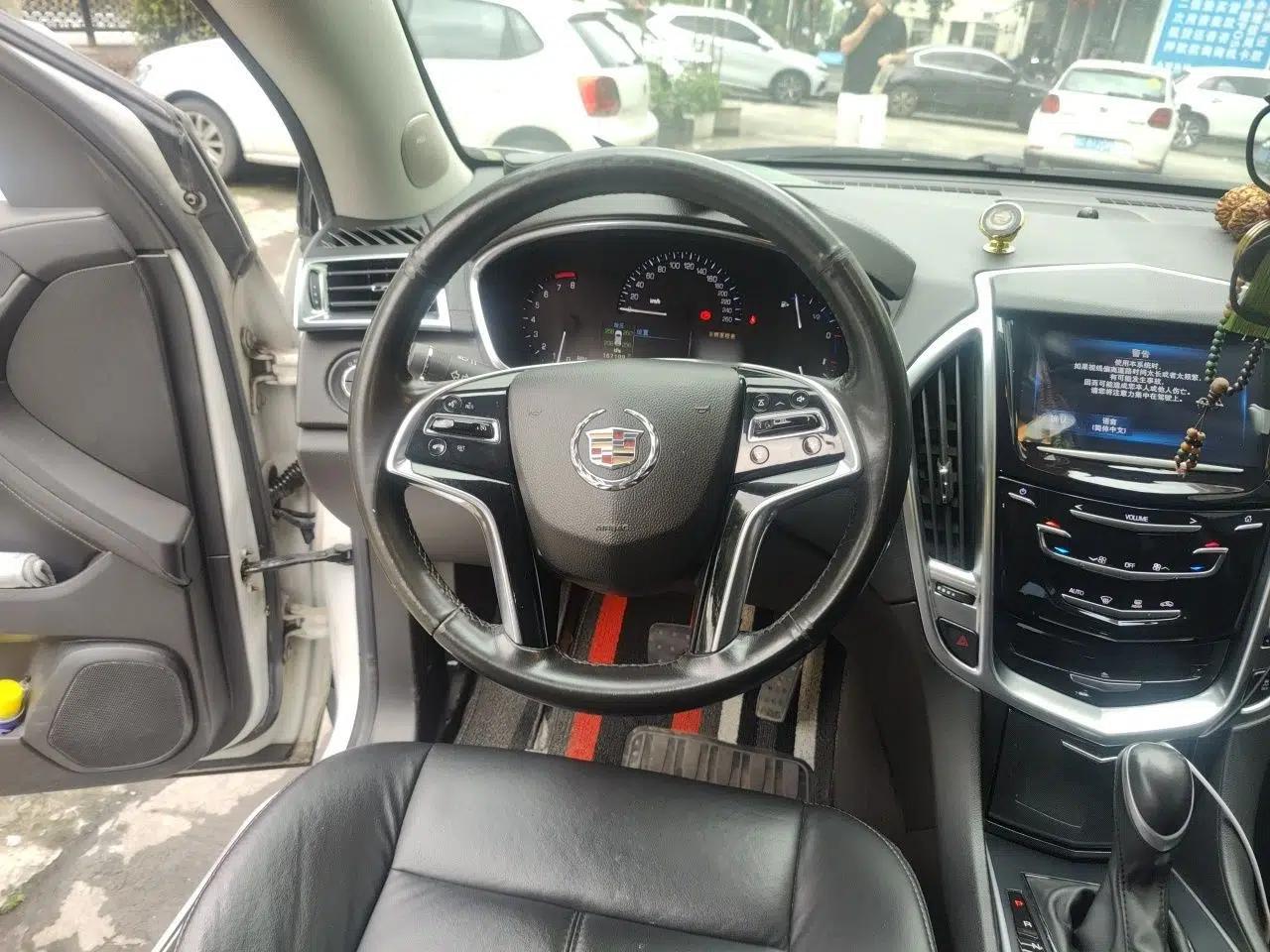 Cadillac SRX 2015 3.0L Comfort Version — миниатюра 11