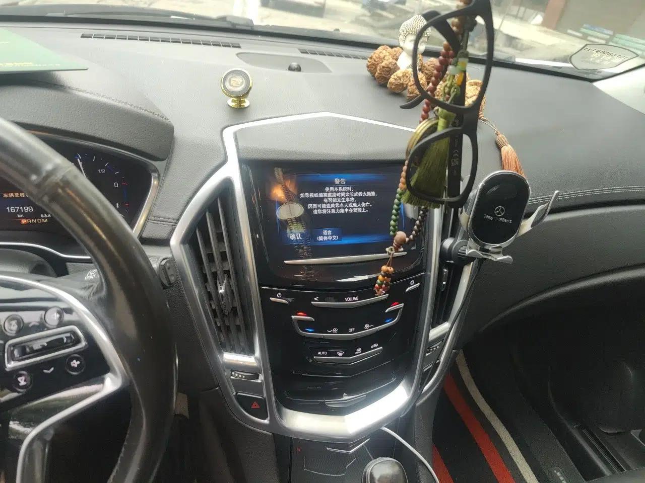 Cadillac SRX 2015 3.0L Comfort Version — миниатюра 14