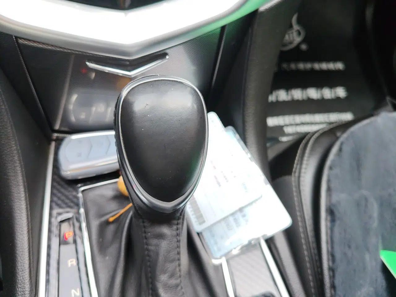 Cadillac SRX 2014 3.0L Comfort Model — миниатюра 15