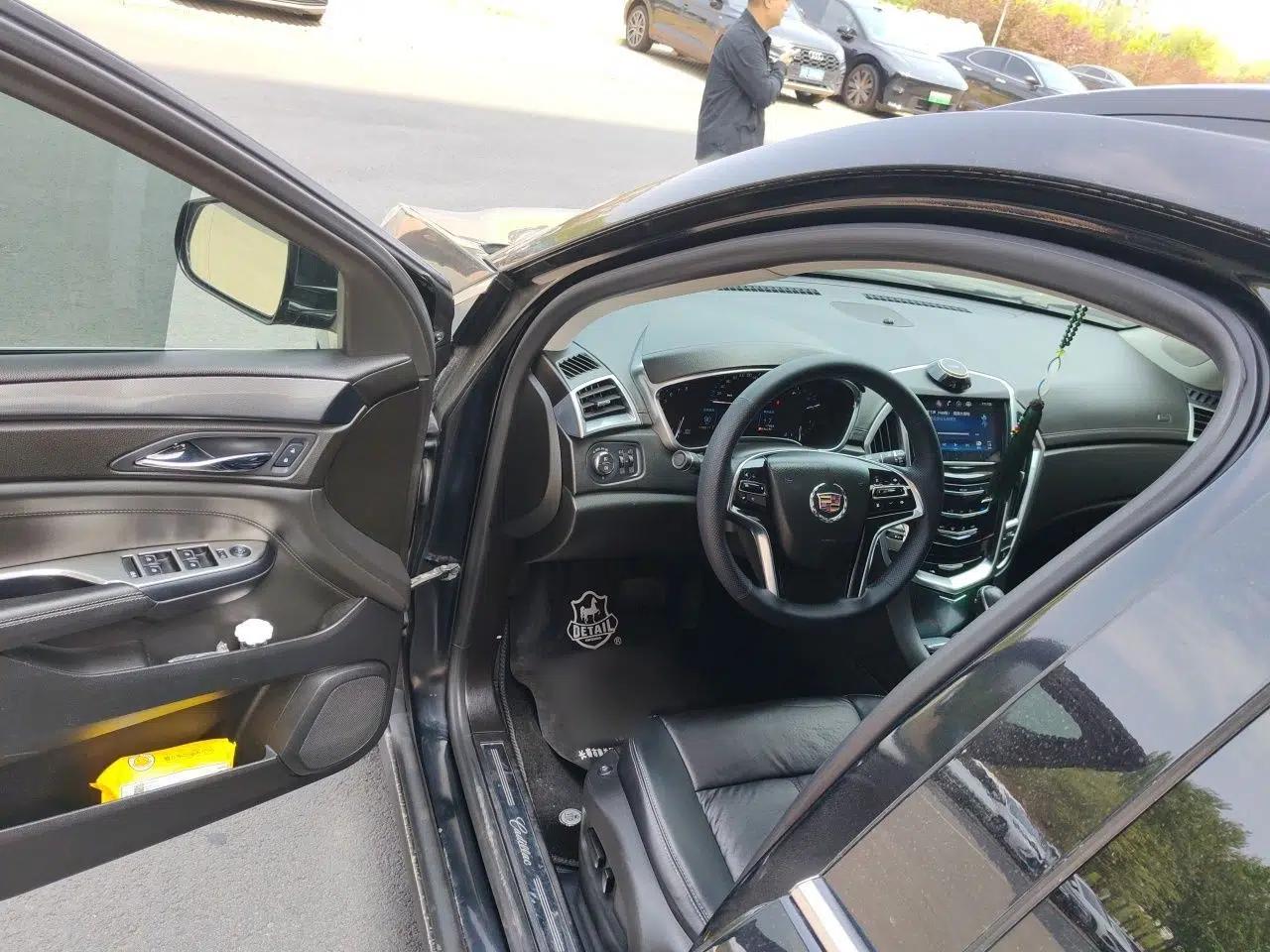 Cadillac SRX 2014 3.0L Comfort Model — миниатюра 17