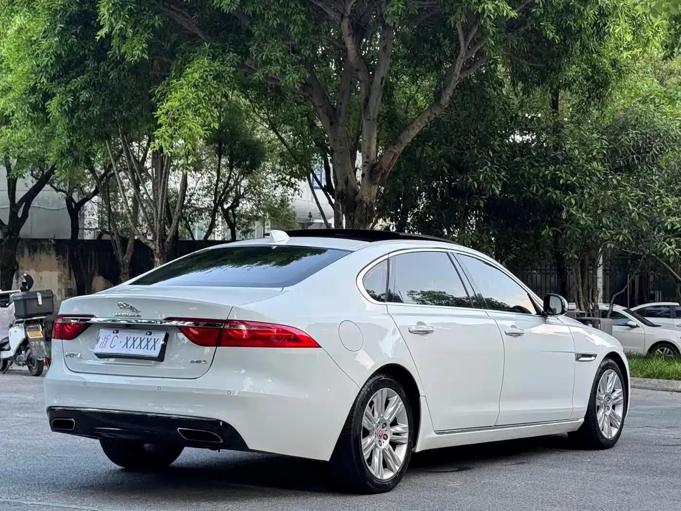 2018 Jaguar XFL 2.0T 250PS Luxury Edition — миниатюра 4