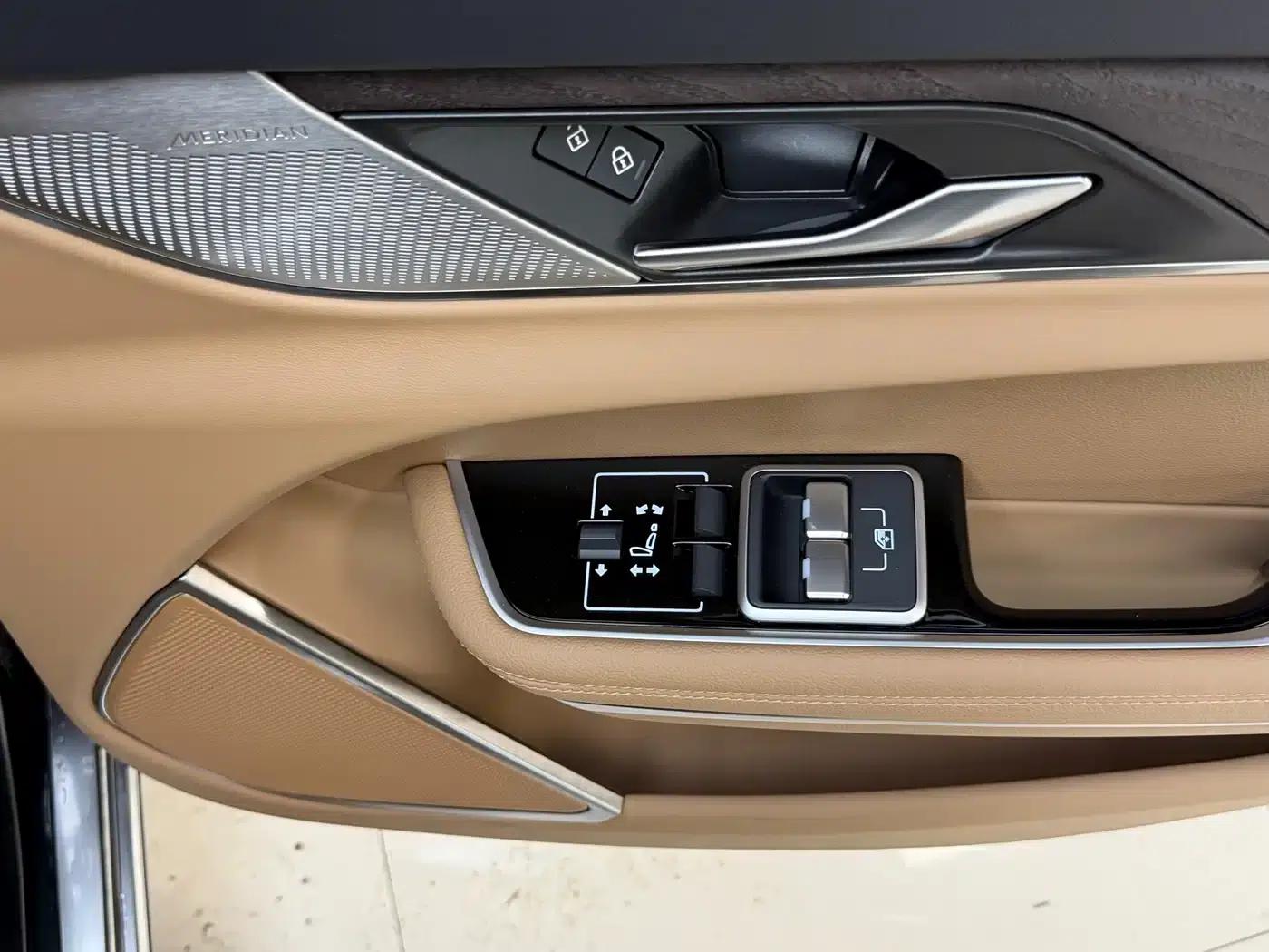 Jaguar XFL 2025 2.0T P250 2WD Luxury Edition — миниатюра 17