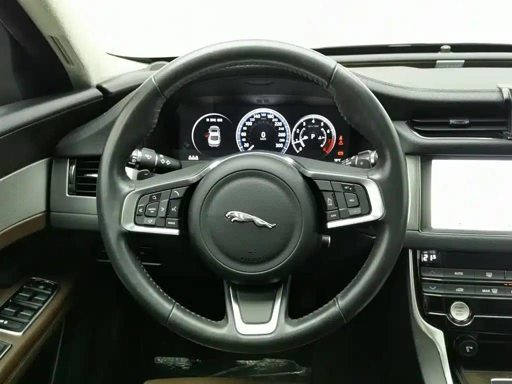 2020 Jaguar XFL 2.0T P250 AWD Premium Edition — миниатюра 11