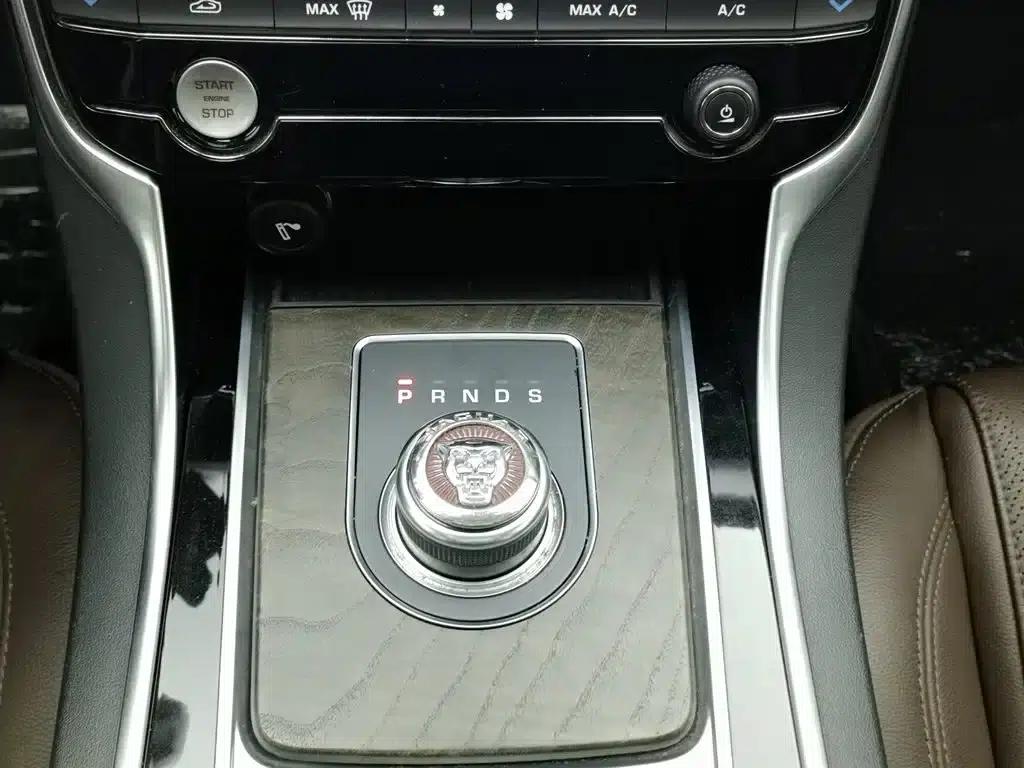2020 Jaguar XFL 2.0T P250 AWD Premium Edition — миниатюра 13