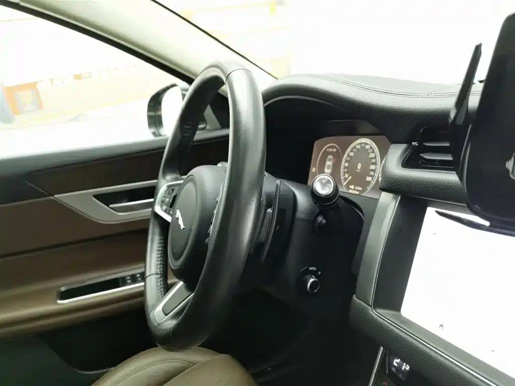 2020 Jaguar XFL 2.0T P250 AWD Premium Edition — миниатюра 22