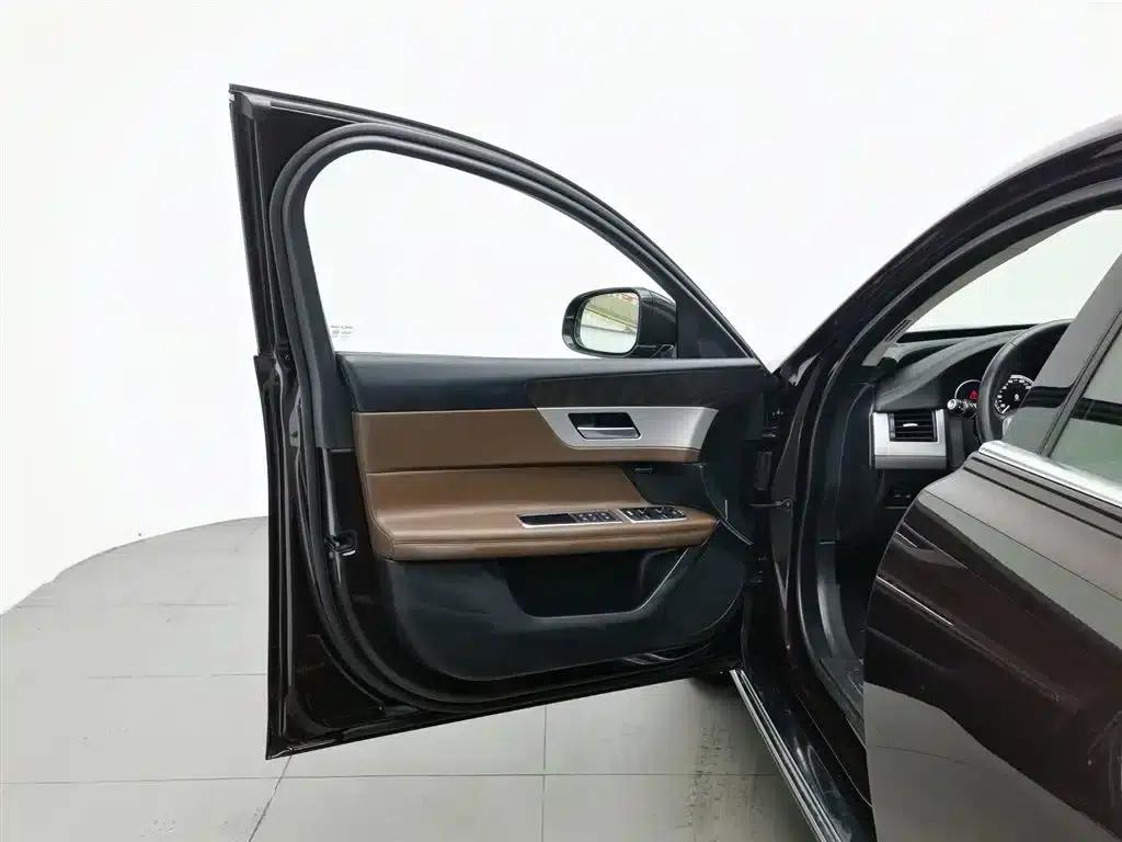 2020 Jaguar XFL 2.0T P250 AWD Premium Edition — миниатюра 8