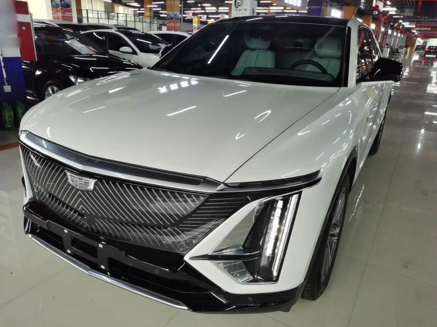 Cadillac LYRIQ 2024 Rear-Drive Standard Range Luxury Edition — миниатюра 1