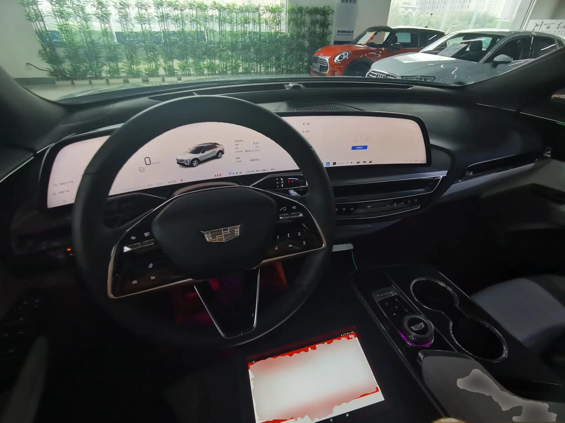 Cadillac LYRIQ 2024 Rear-Drive Standard Range Luxury Edition — миниатюра 13