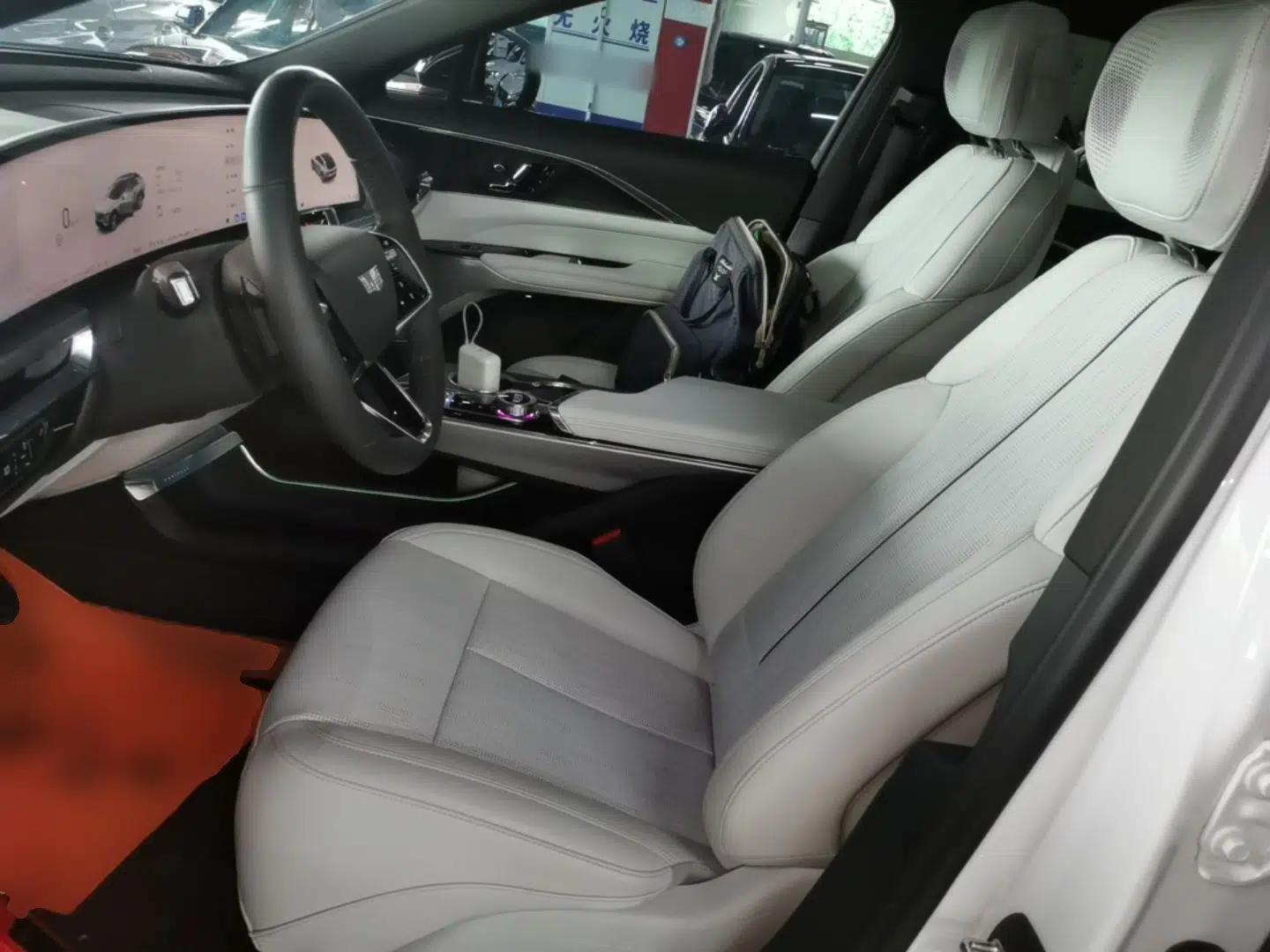 Cadillac LYRIQ 2024 Rear-Drive Standard Range Luxury Edition — миниатюра 18