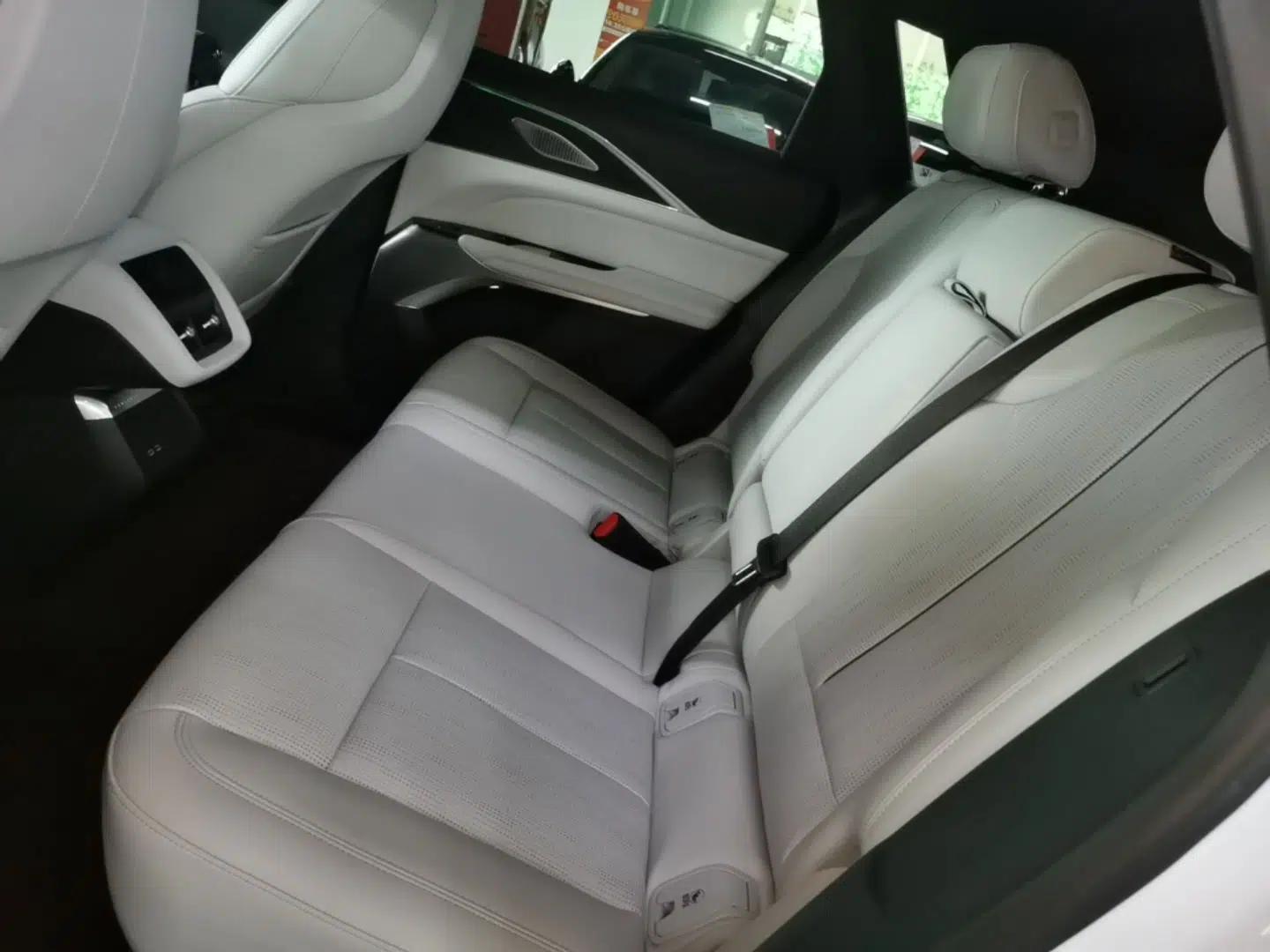Cadillac LYRIQ 2024 Rear-Drive Standard Range Luxury Edition — миниатюра 20