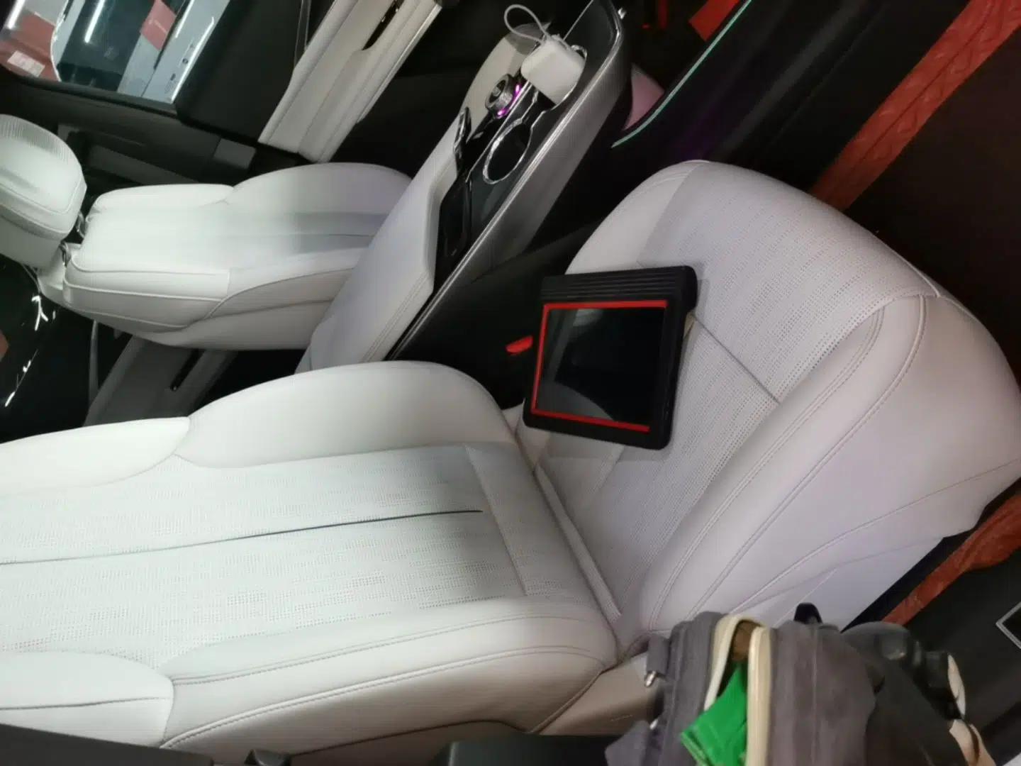 Cadillac LYRIQ 2024 Rear-Drive Standard Range Luxury Edition — миниатюра 23