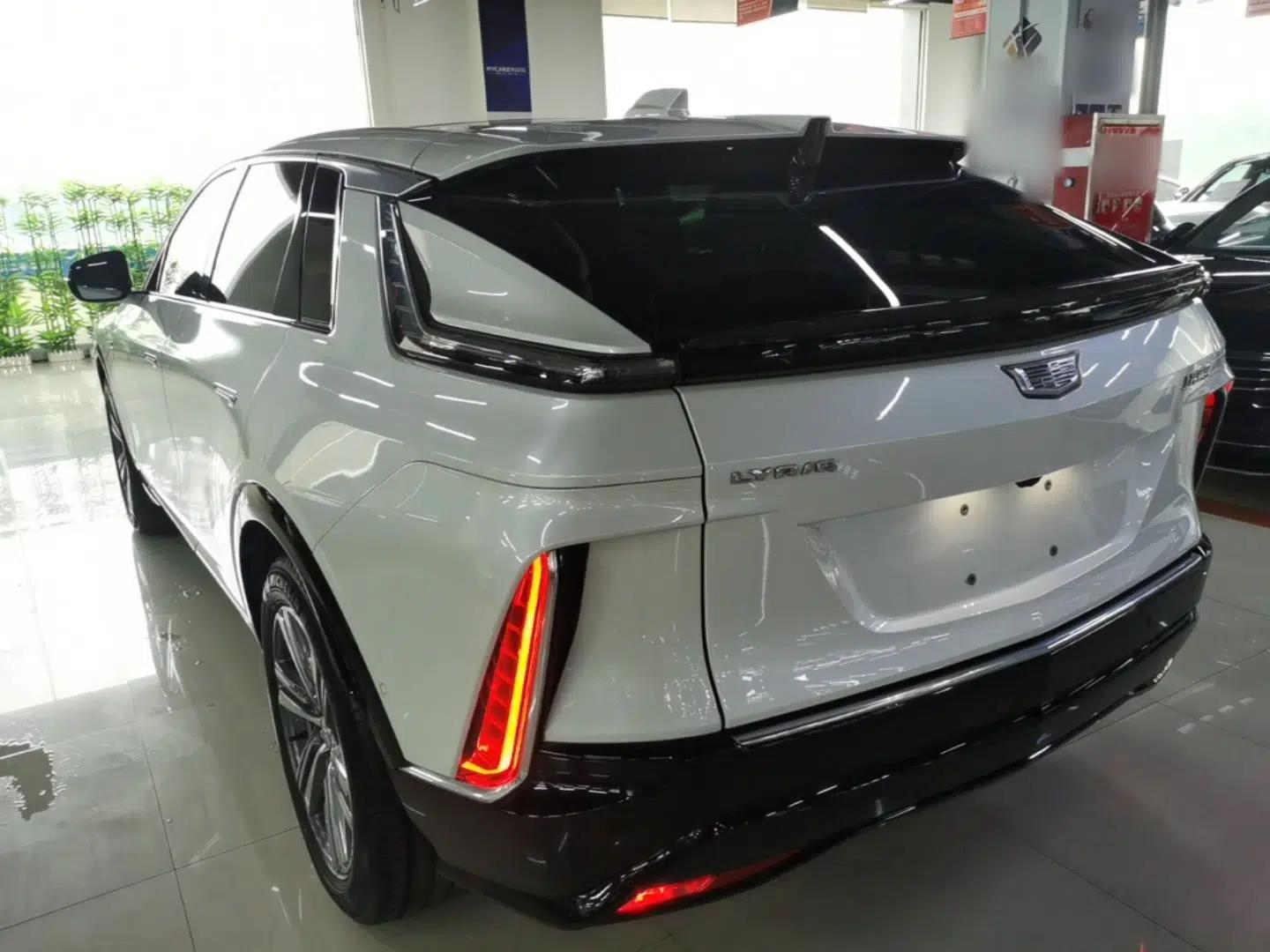 Cadillac LYRIQ 2024 Rear-Drive Standard Range Luxury Edition — миниатюра 4