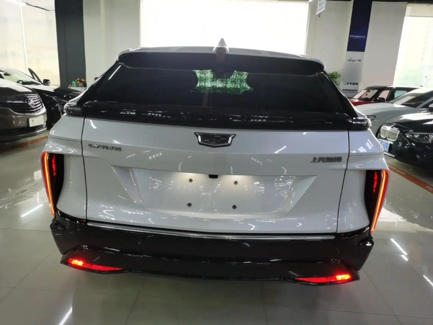 Cadillac LYRIQ 2024 Rear-Drive Standard Range Luxury Edition — миниатюра 5