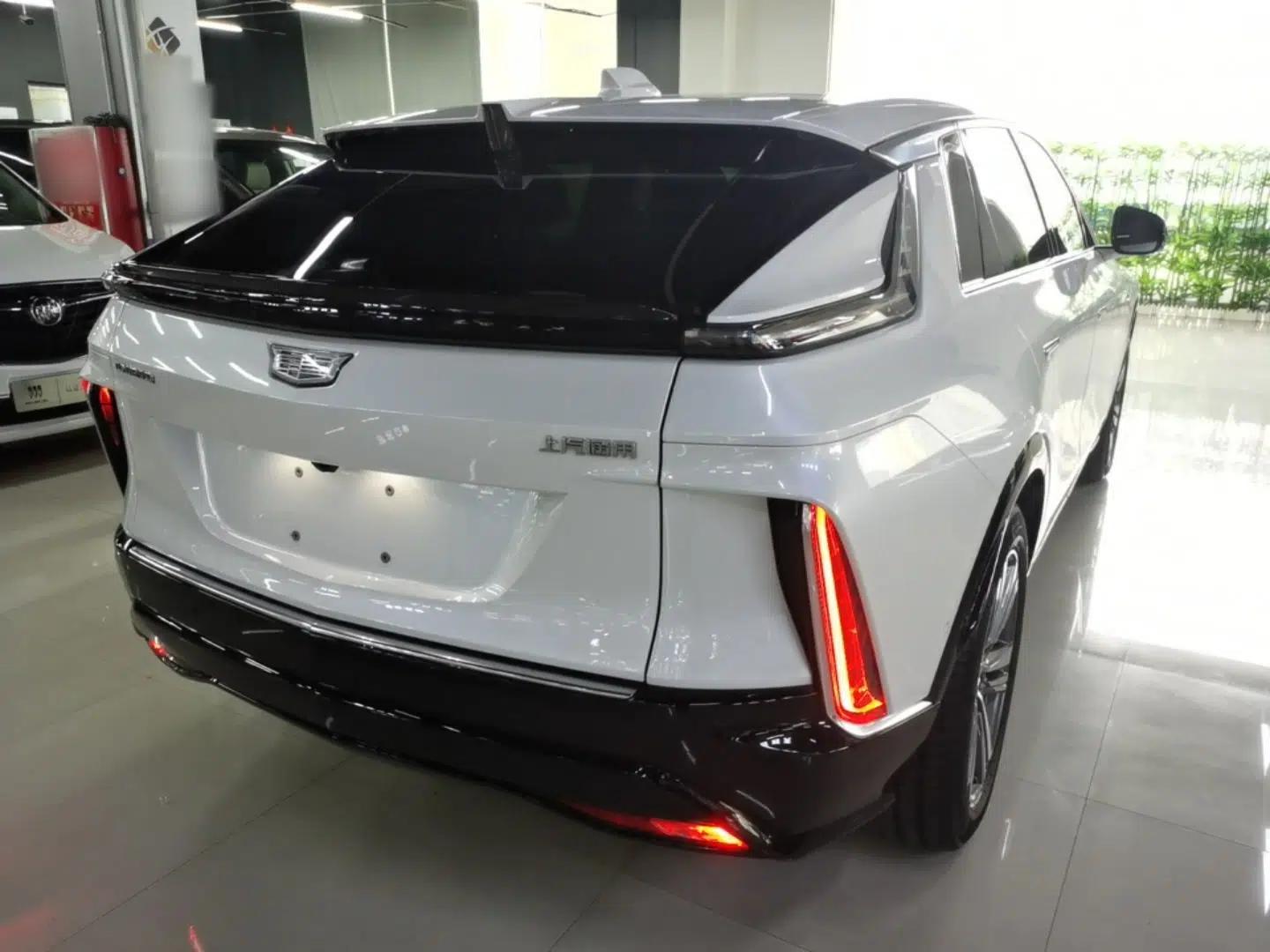 Cadillac LYRIQ 2024 Rear-Drive Standard Range Luxury Edition — миниатюра 6