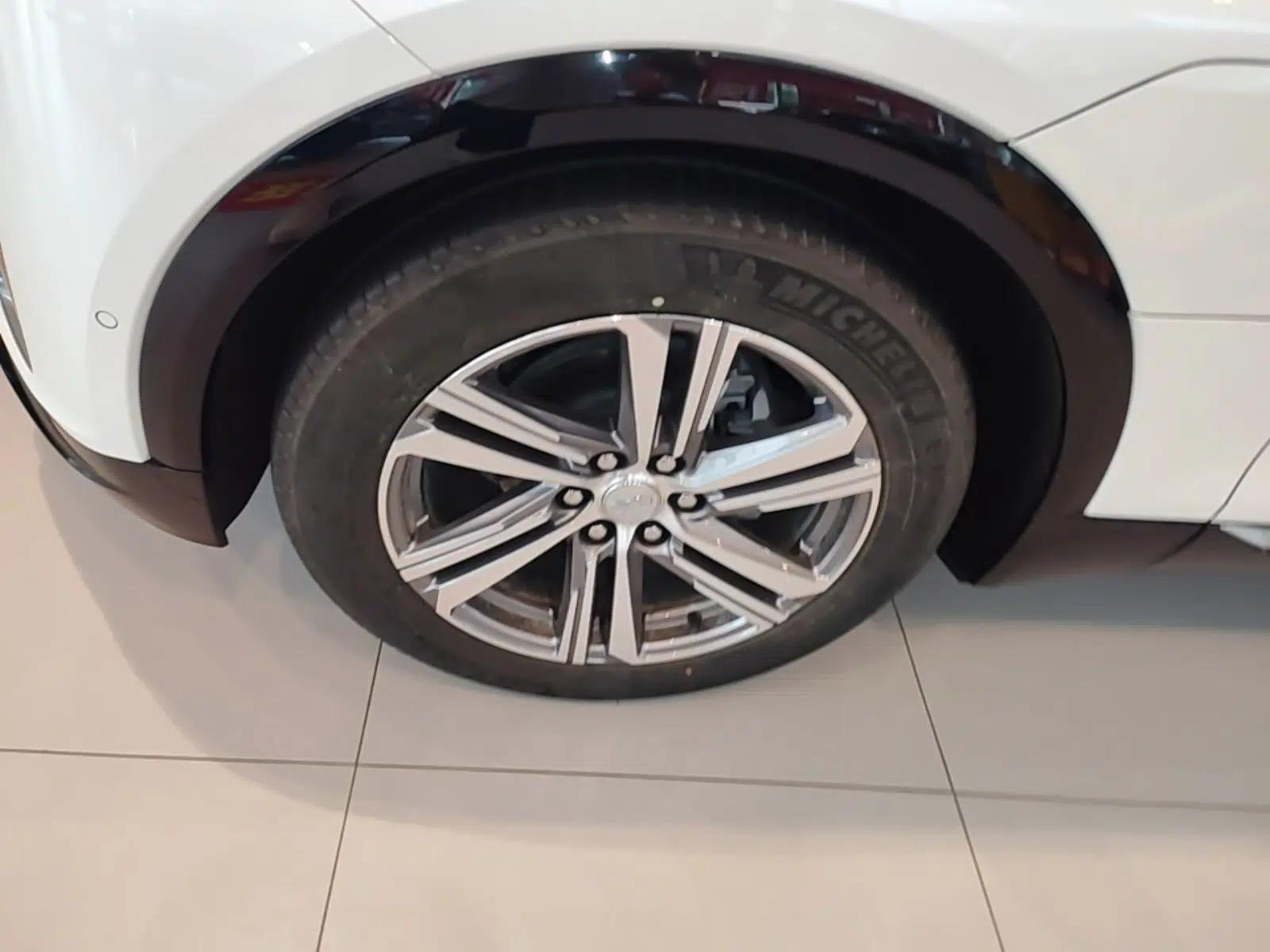 Cadillac LYRIQ 2022 Rear-Drive Long-Range Prestige Edition — миниатюра 8