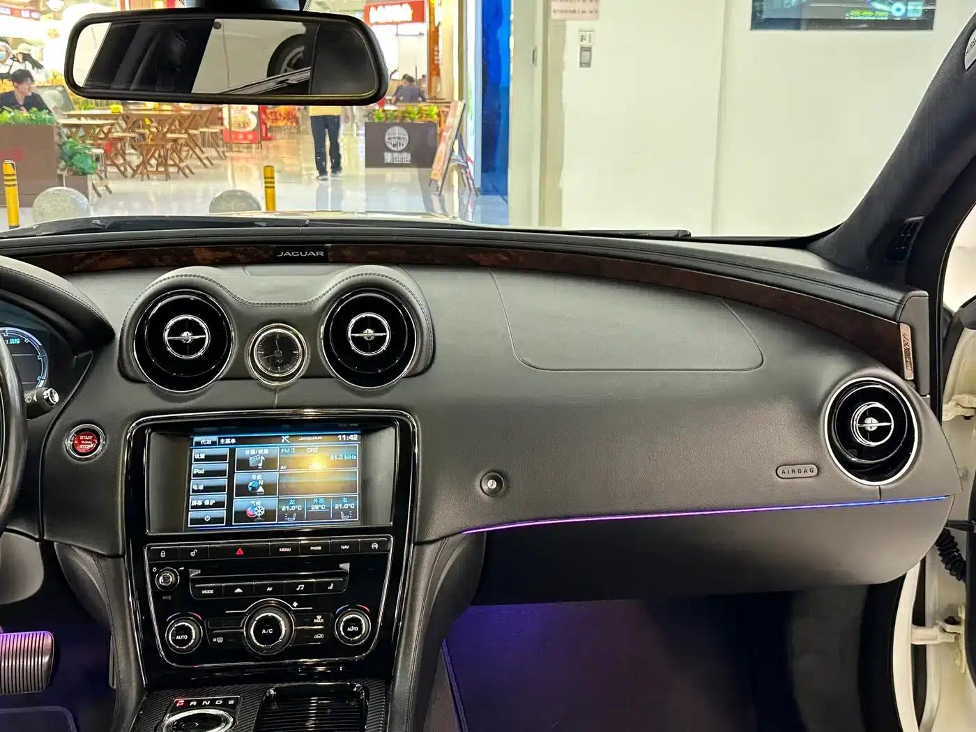 Jaguar XJ 2015 XJL 3.0 SC 2WD Panoramic Business Edition — миниатюра 18