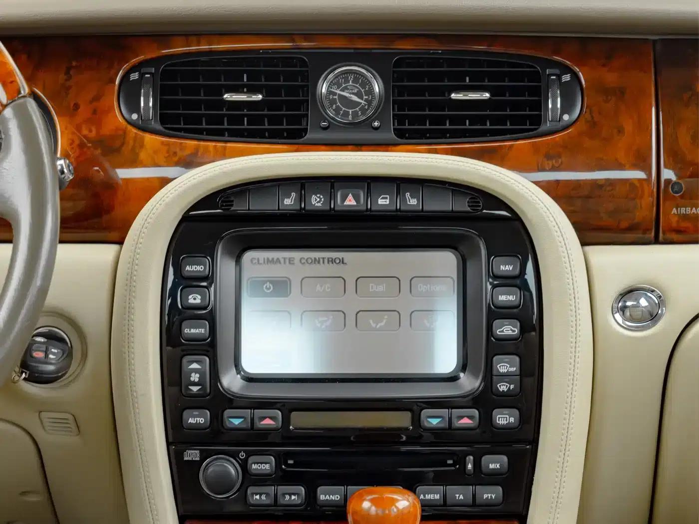 Jaguar XJ 2007 XJ6L 3.0 Royal Extended Edition — миниатюра 10