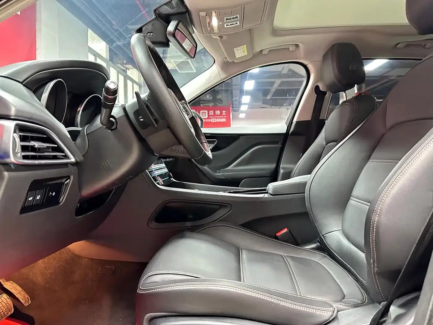 Jaguar F-PACE 2019 2.0T AWD Urban Luxury Edition — миниатюра 7