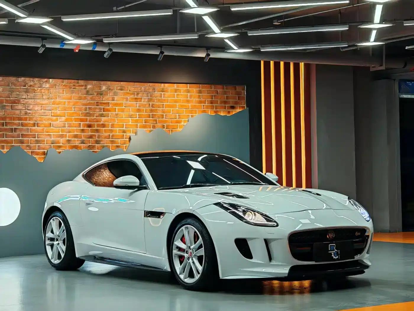 2016 Jaguar F-TYPE 3.0 SC S AWD Coupe — миниатюра 3