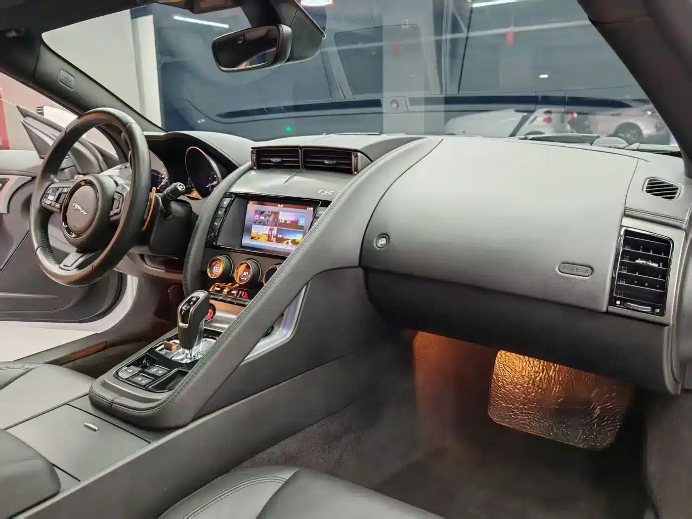 2016 Jaguar F-TYPE 3.0 SC S AWD Coupe — миниатюра 29