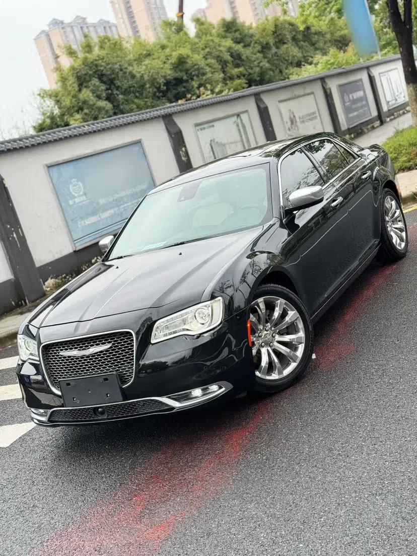 Chrysler 300C 2016 3.0L Supreme Edition — миниатюра 1