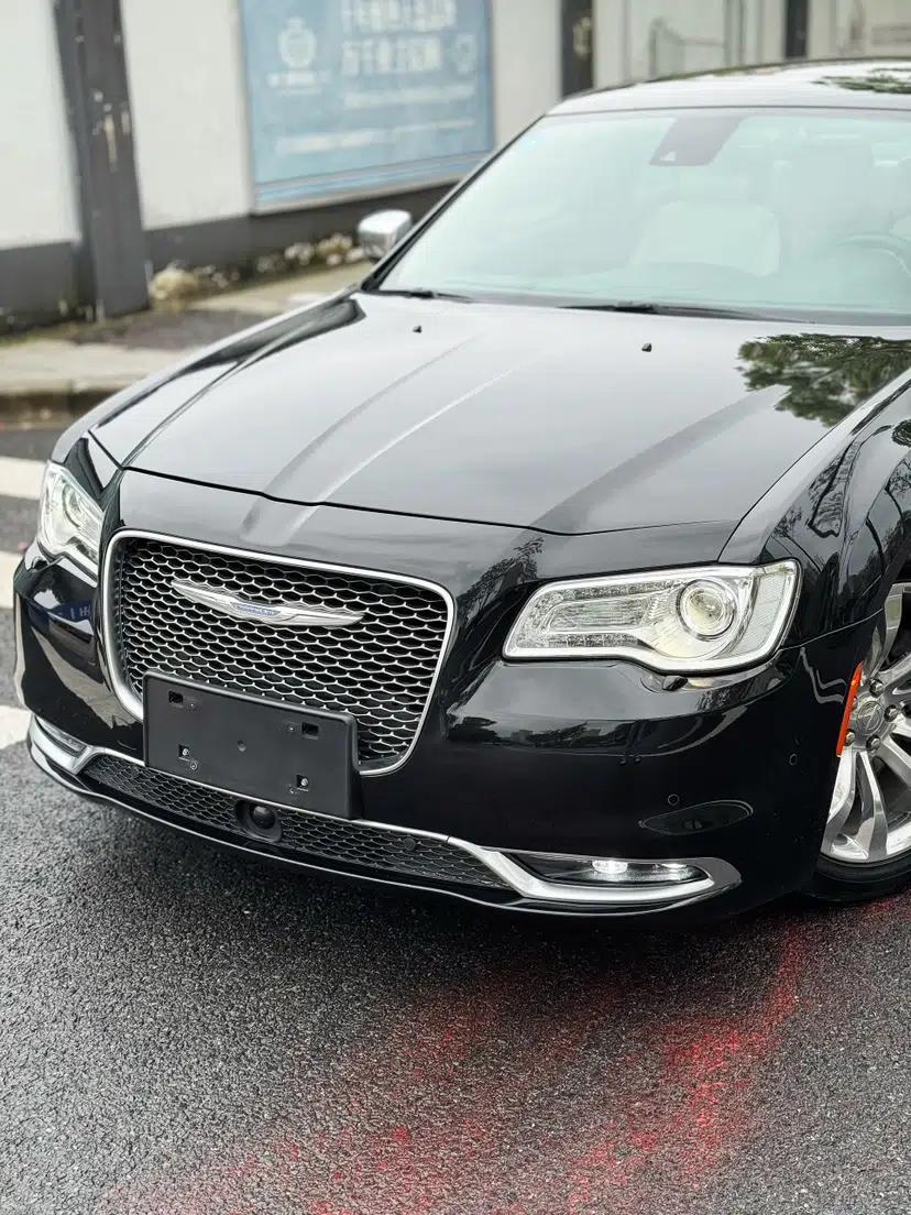Chrysler 300C 2016 3.0L Supreme Edition — миниатюра 11
