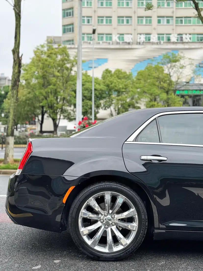 Chrysler 300C 2016 3.0L Supreme Edition — миниатюра 12