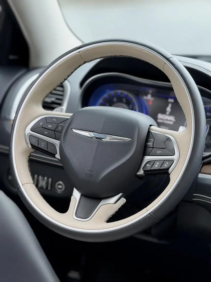 Chrysler 300C 2016 3.0L Supreme Edition — миниатюра 13