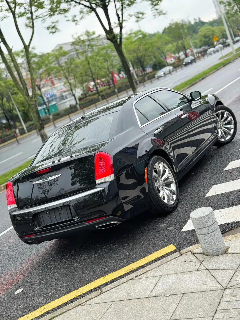Chrysler 300C 2016 3.0L Supreme Edition — миниатюра 3