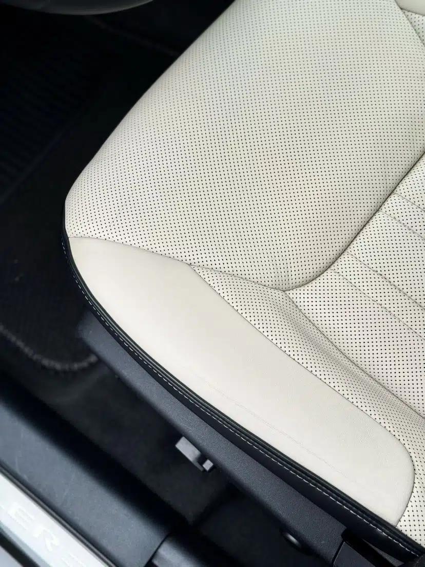 Chrysler 300C 2016 3.0L Supreme Edition — миниатюра 23