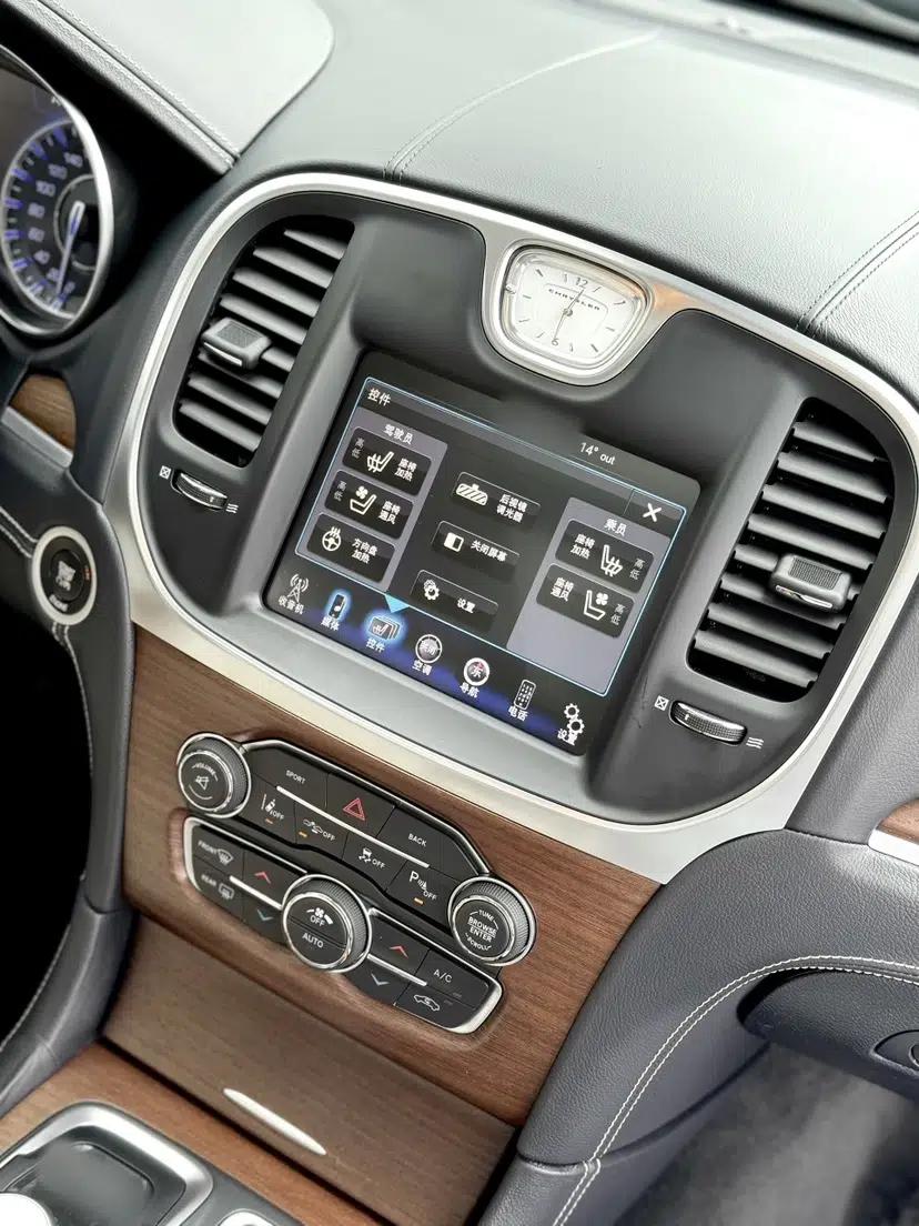 Chrysler 300C 2016 3.0L Supreme Edition — миниатюра 27
