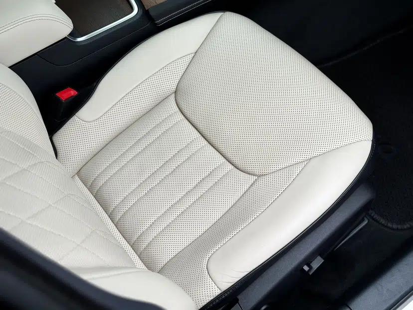 Chrysler 300C 2016 3.0L Supreme Edition — миниатюра 29