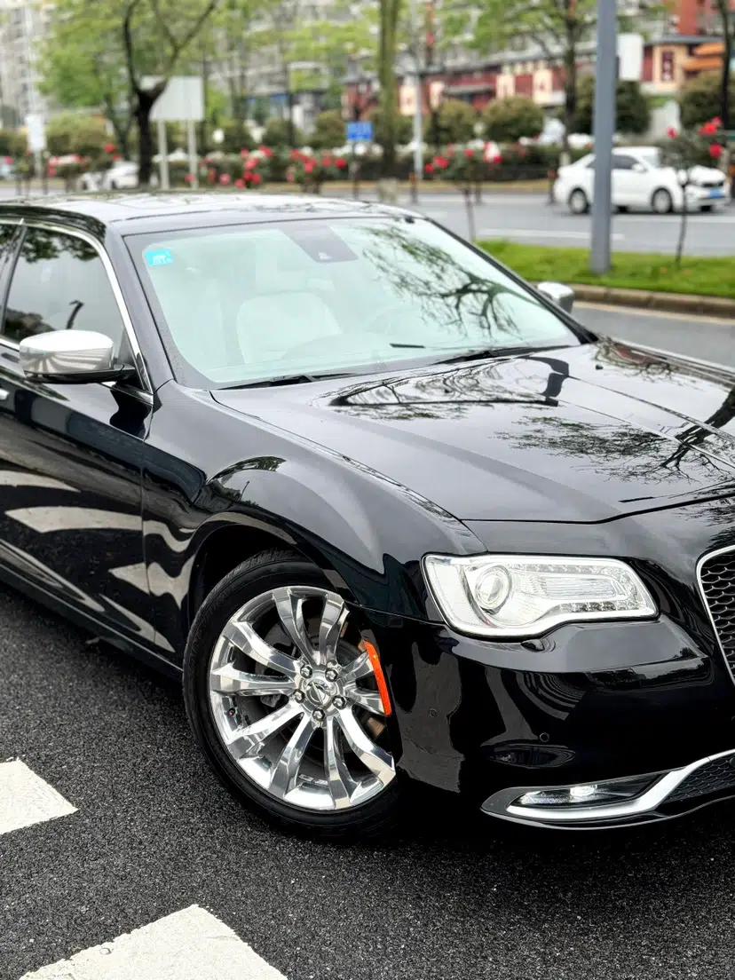 Chrysler 300C 2016 3.0L Supreme Edition — миниатюра 4