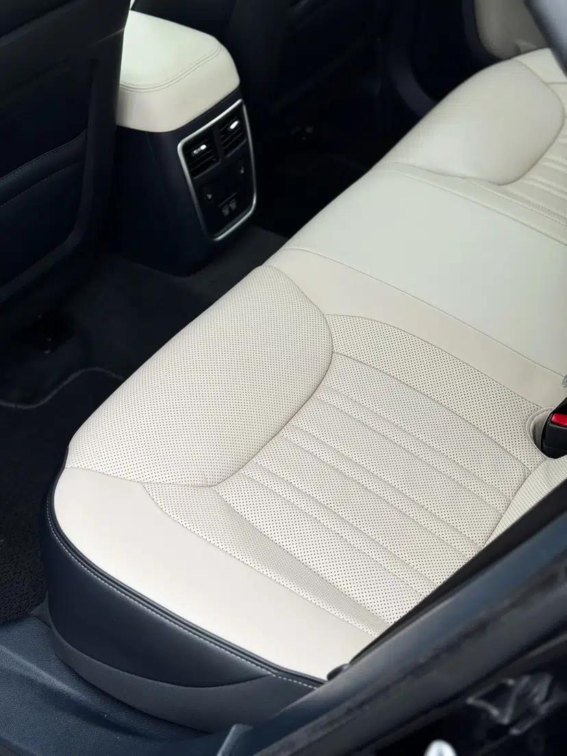 Chrysler 300C 2016 3.0L Supreme Edition — миниатюра 33