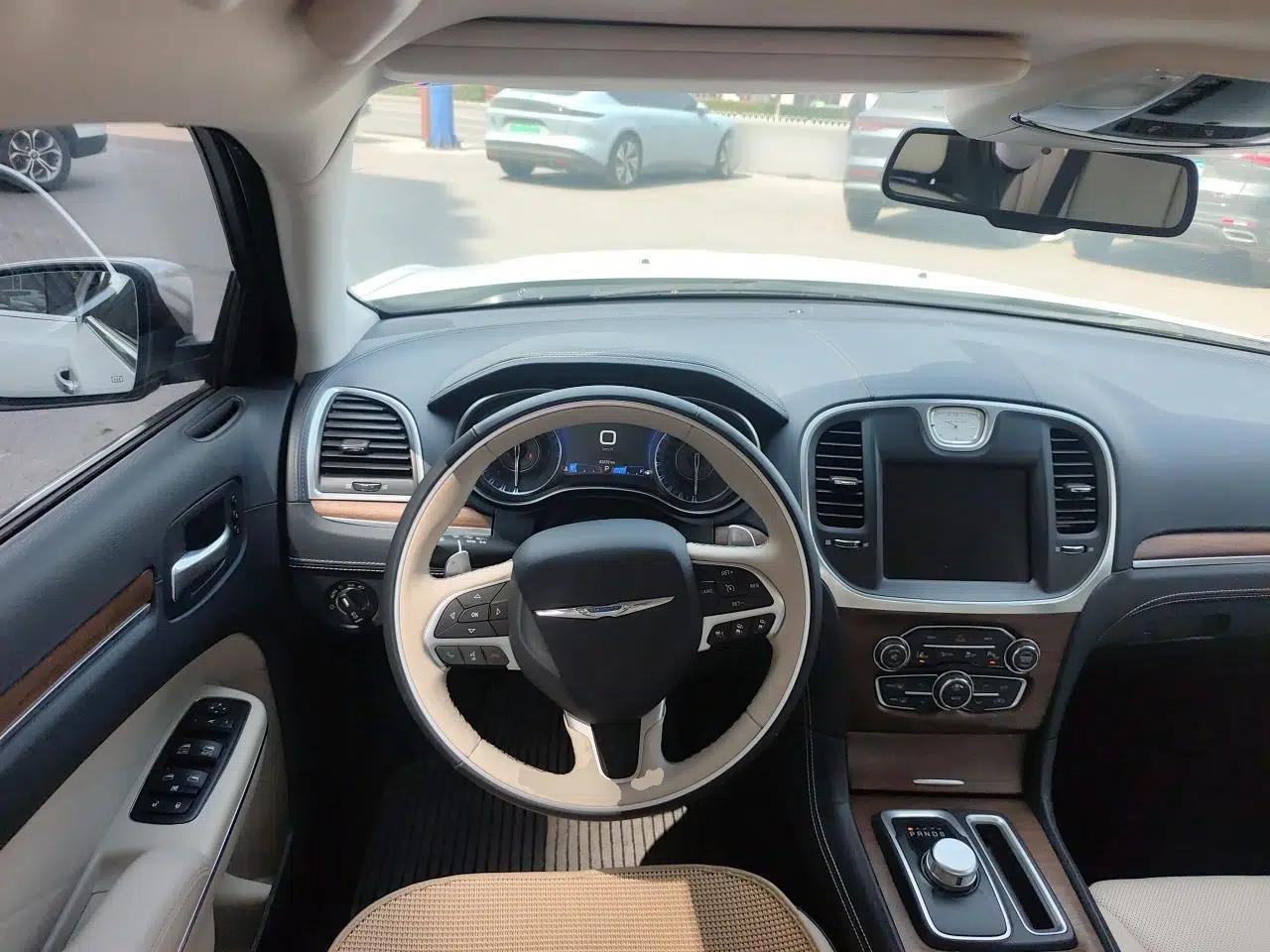 Chrysler 300C 2016 3.0L Supreme Edition — миниатюра 11