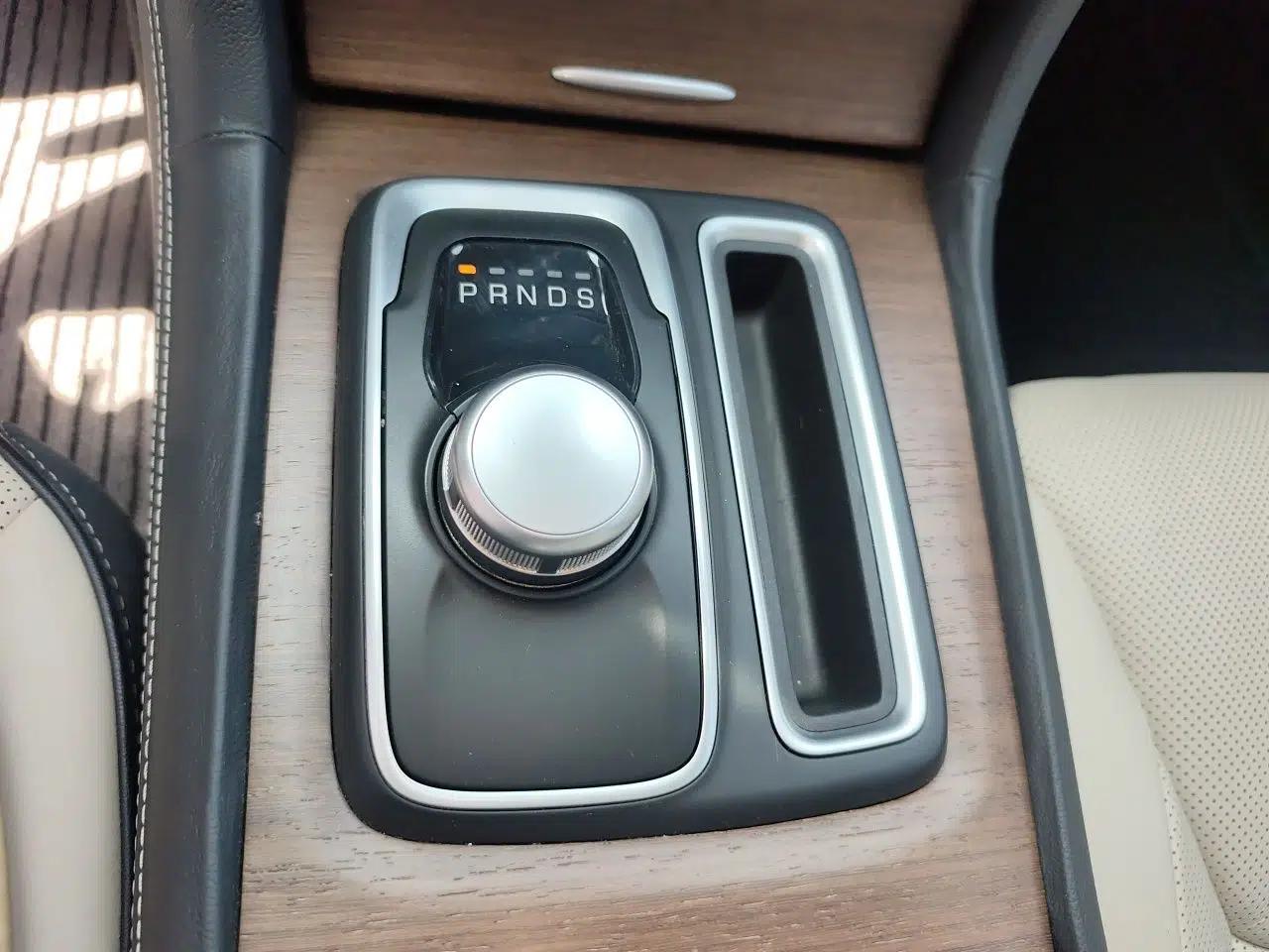 Chrysler 300C 2016 3.0L Supreme Edition — миниатюра 15