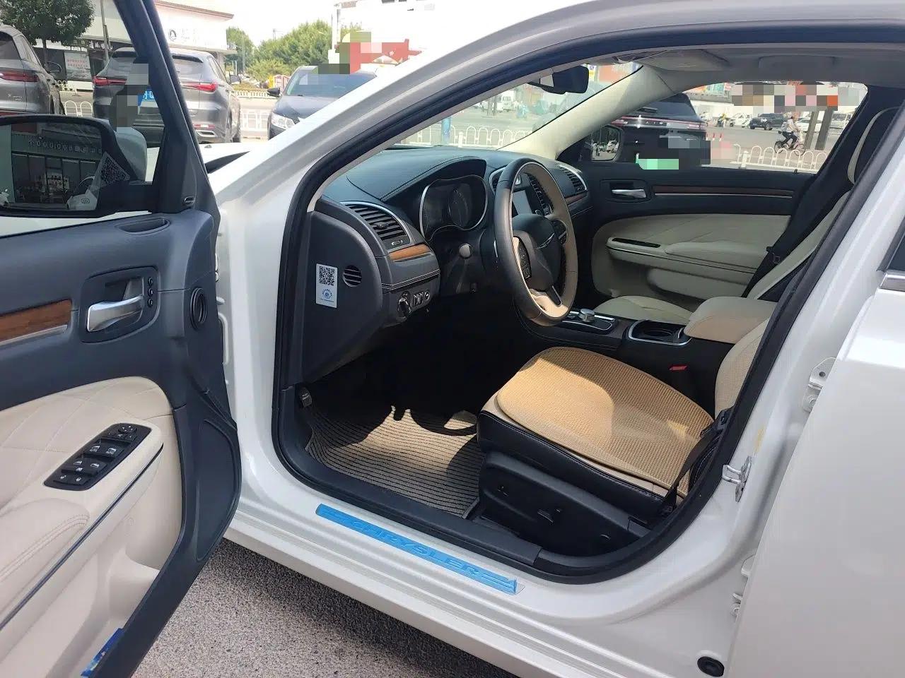 Chrysler 300C 2016 3.0L Supreme Edition — миниатюра 17