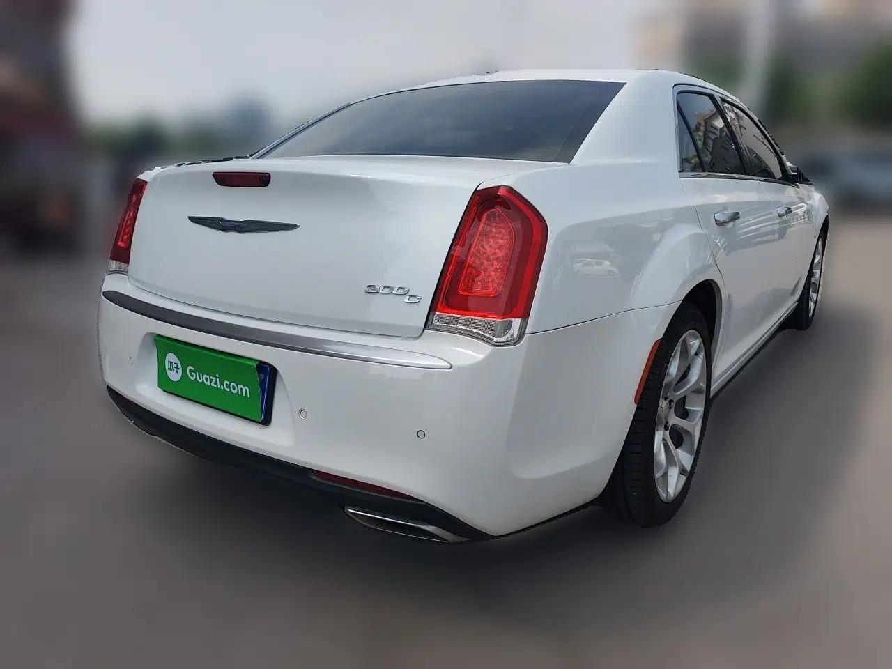 Chrysler 300C 2016 3.0L Supreme Edition — миниатюра 6