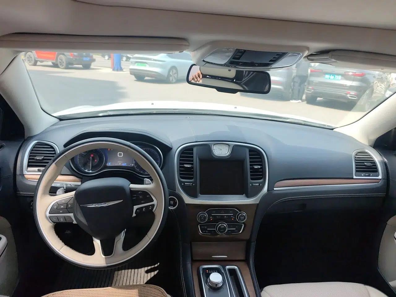 Chrysler 300C 2016 3.0L Supreme Edition — миниатюра 10