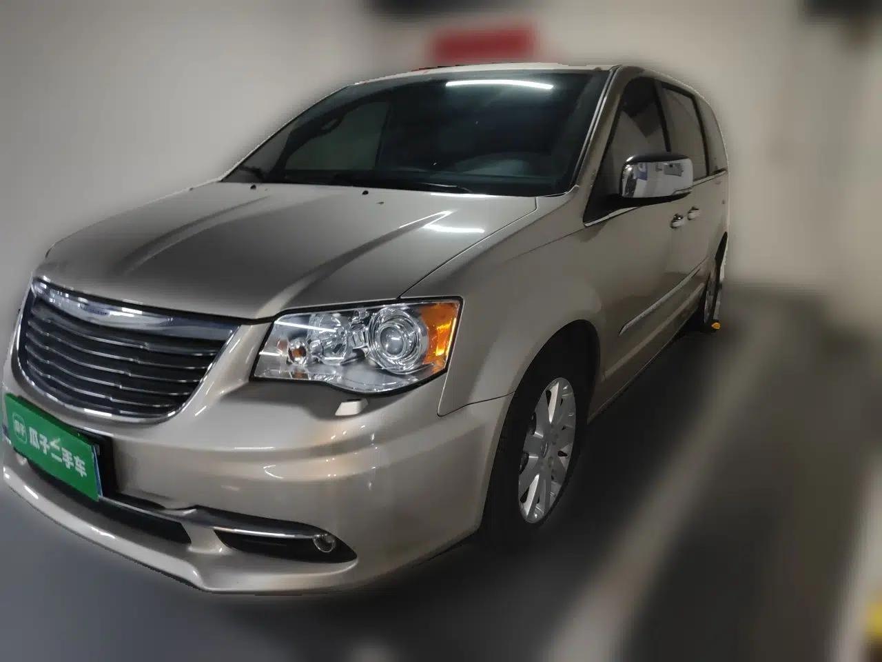 Chrysler Grand Voyager 2014 3.6L Comfort Edition — миниатюра 1