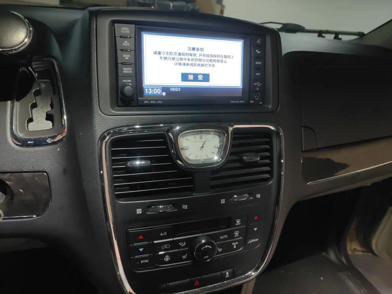 Chrysler Grand Voyager 2014 3.6L Comfort Edition — миниатюра 14