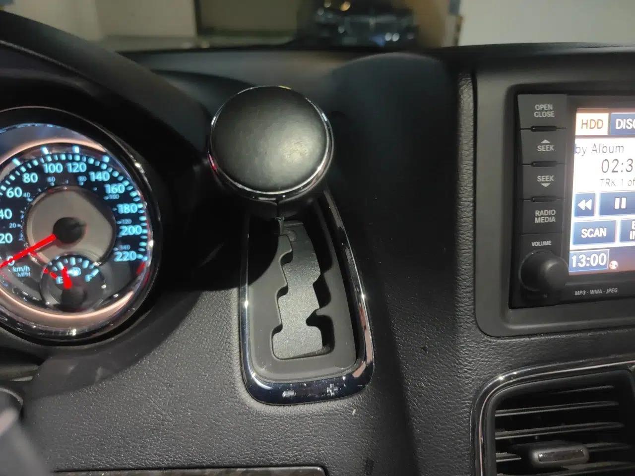 Chrysler Grand Voyager 2014 3.6L Comfort Edition — миниатюра 15
